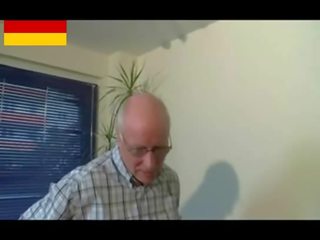 Duits grootvader prepares jong sweetheart geil