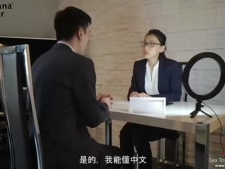 Miellyttävä ruskeaverikkö vietellä naida hänen aasialaiset interviewer - bananafever