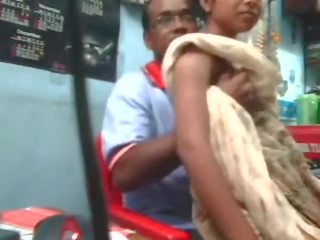 इंडियन देसी बेब गड़बड़ द्वारा पड़ोसी अंकल इनसाइड दुकान